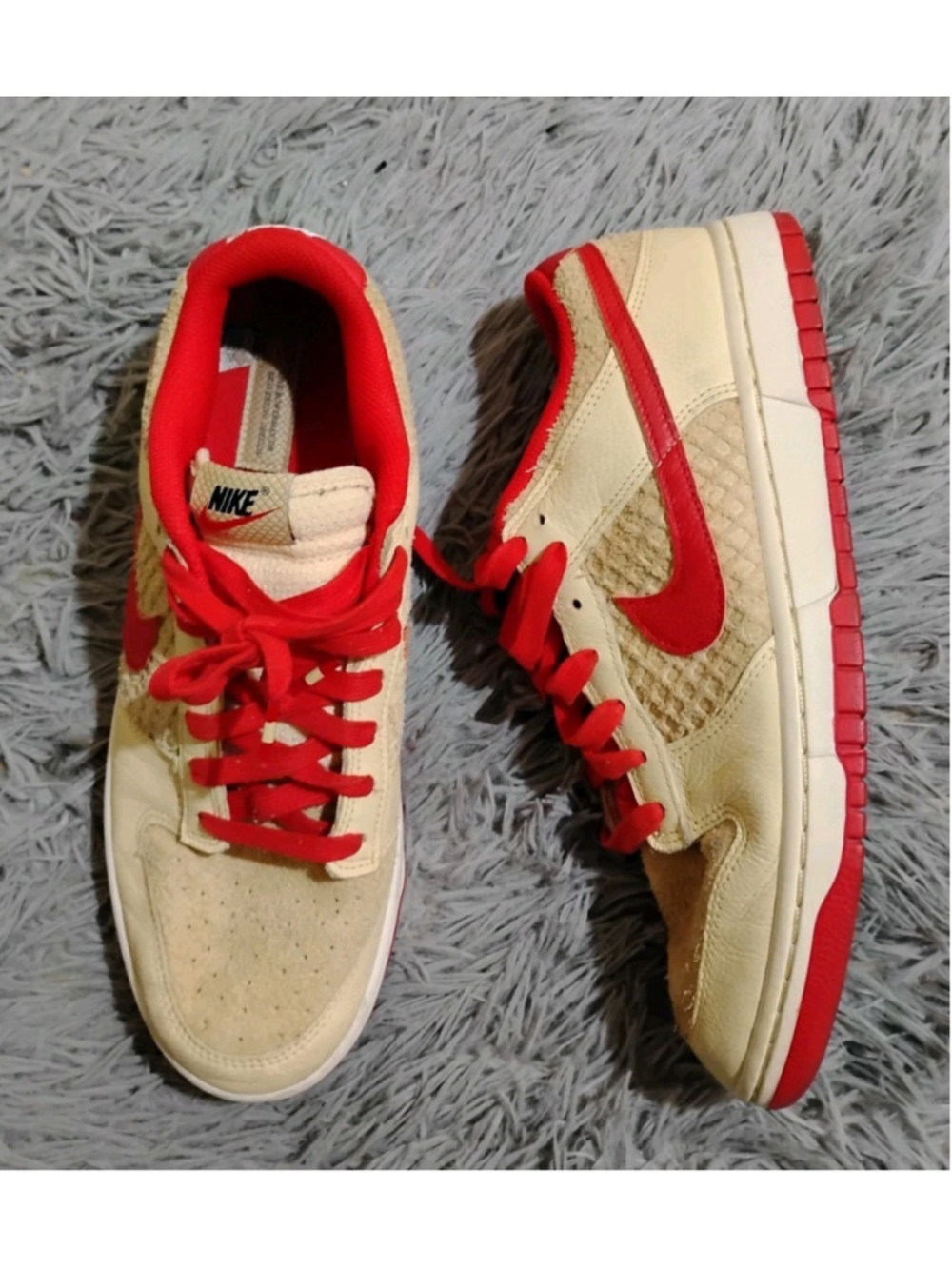 Nike Dunk Low Retro SE Men Size 10 Strawberry Waffle Red Sneakers HJ9100-294